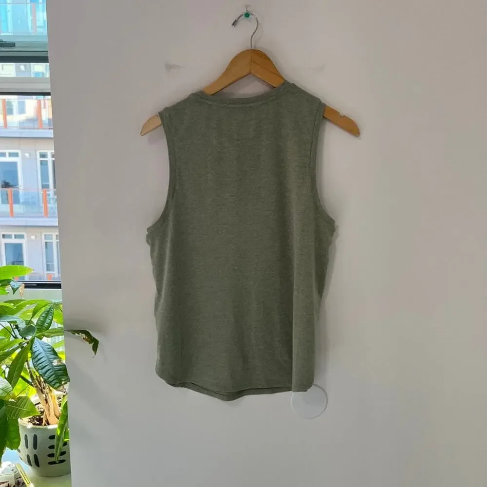 Peloton Green Logo Workout Muscle Tank Size Medium - Picture 4 of 4